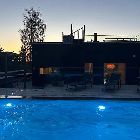 Vila Funkisdrom With Pool Proximity To The