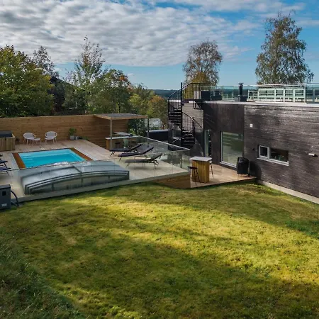 Vila Funkisdrom With Pool Proximity To The *